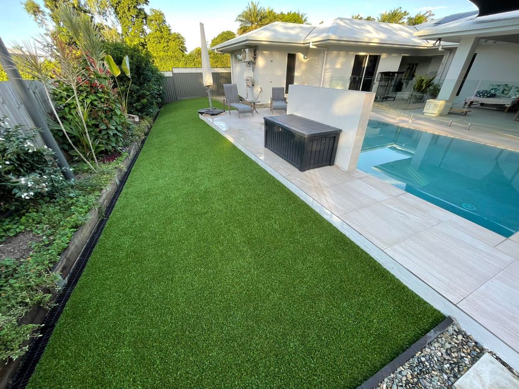 Pool with synthetic grass surrounds